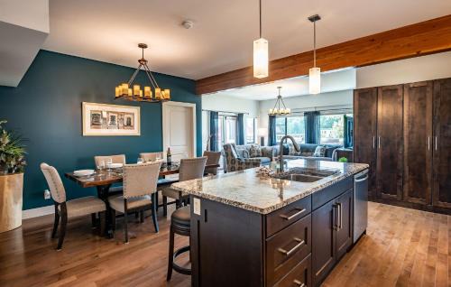 Revelstoke Apartment | Downunder Mountain Retreat