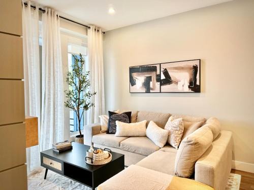 Harrison Hot Springs Apartment | Dreamy Panoramic Lakeview 1 Bedroom plus Den