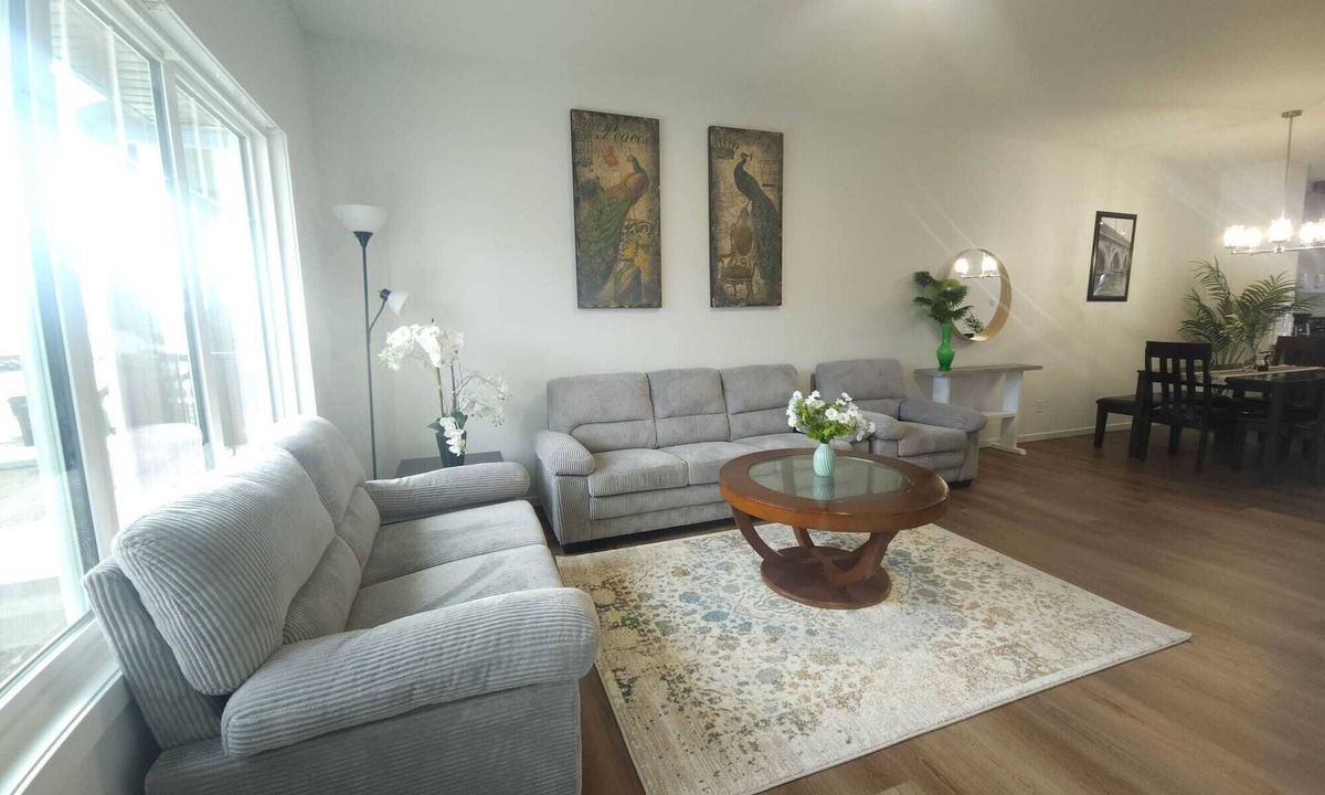 West Edmonton House | Edmonton Modern Comfort: 3 Bed room Home/2.5 Bath