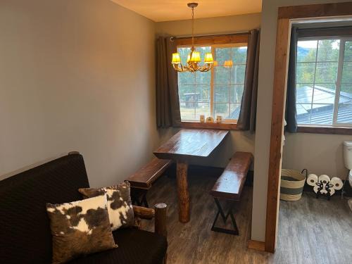 Barriere House | Ellison Funny Farm