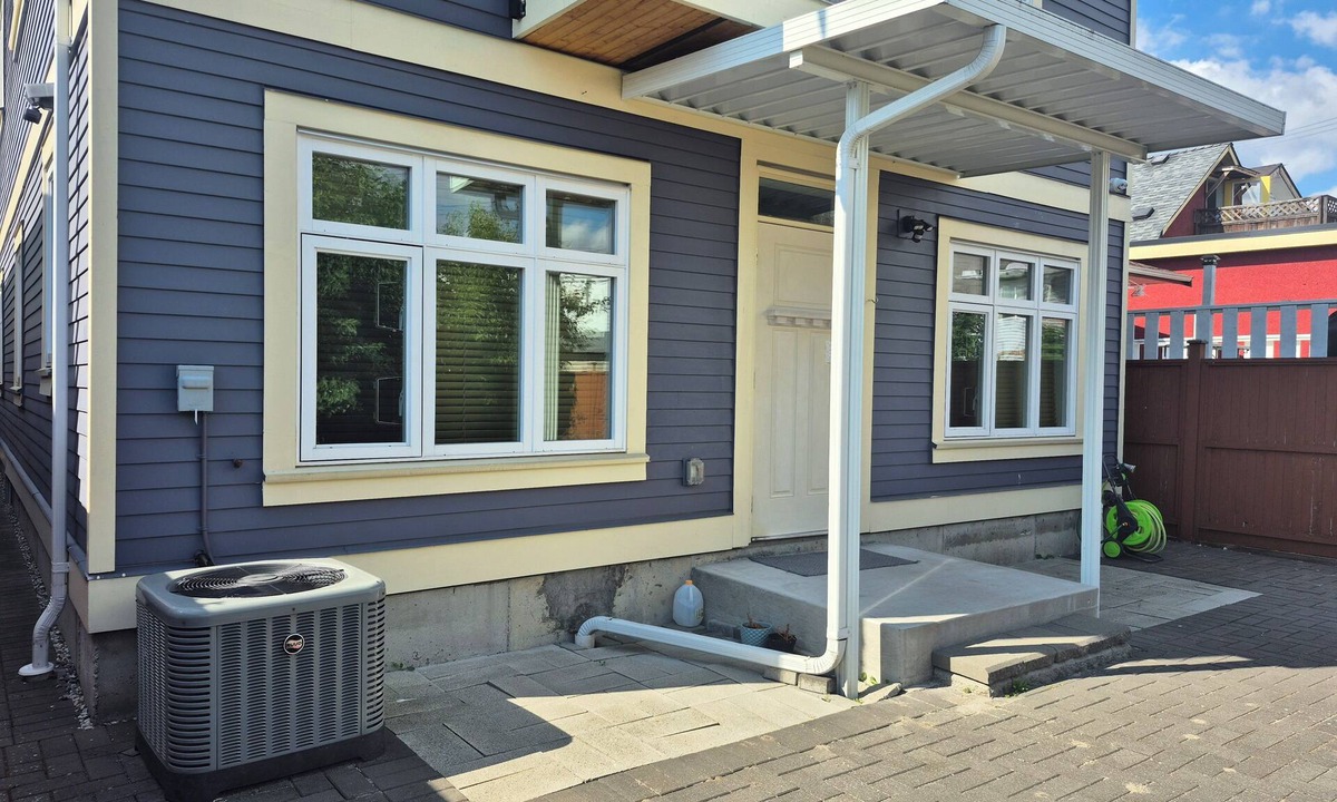 Knight House | Entire Floor Privacy/5KM DT/65"TV/ACs/Free Parking