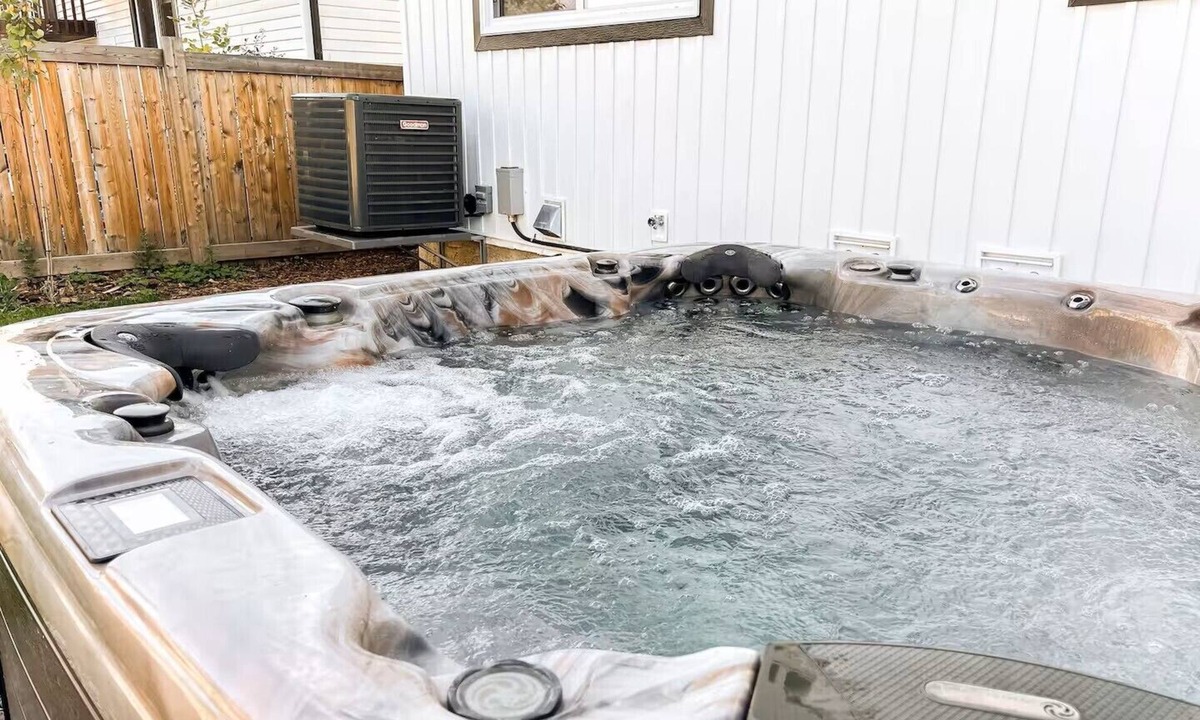 Northwest Edmonton House | Entire Home Sleeps 14 Hot Tub Pool Table BBQ