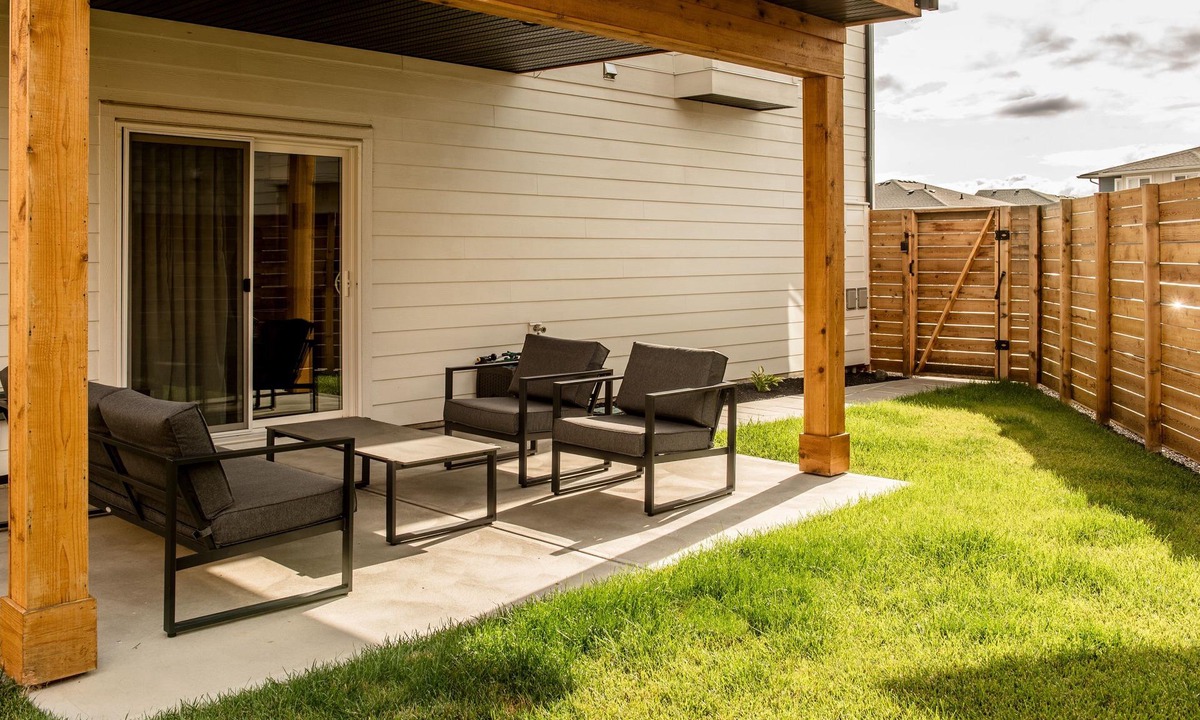 Kamloops House | Entire Modern Guest Suite- One Bedroom