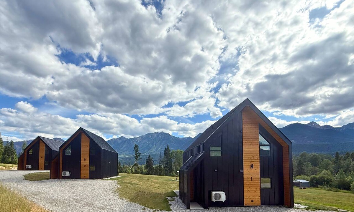 Golden House | Epic Mountain View | Private Hot Tub | PÜR 1