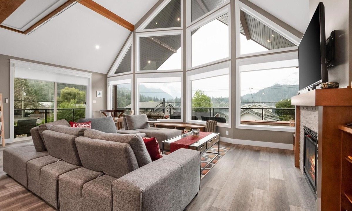 Hope House | Escape to Serenity: Lake Retreat with Majestic Mountain Views!