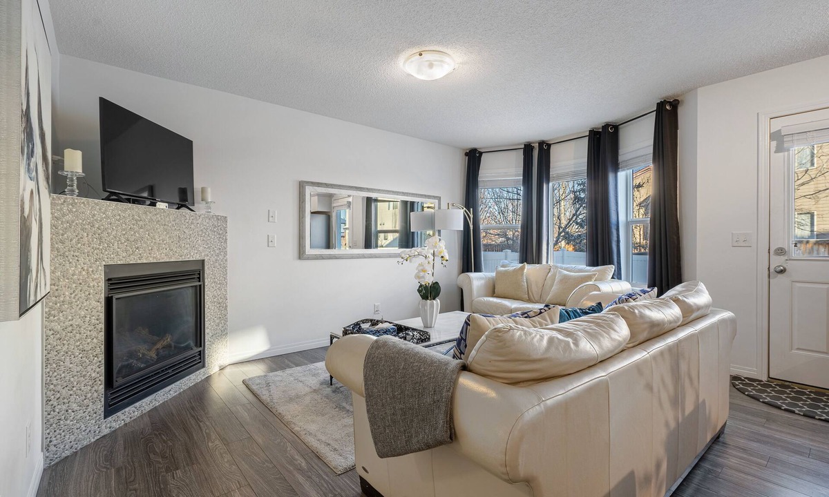 Southwest Calgary House | Evergreen Calgary Townhome — 3BR, Sleeps 6, Gas Fireplace, Free Parking