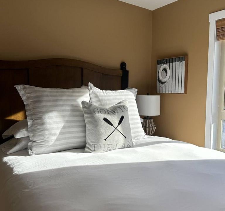 Central Okanagan House | Exceptional Boutique Cottage with Incredible Lake & Vineyard Views at La Casa Resort - Sleeps 6