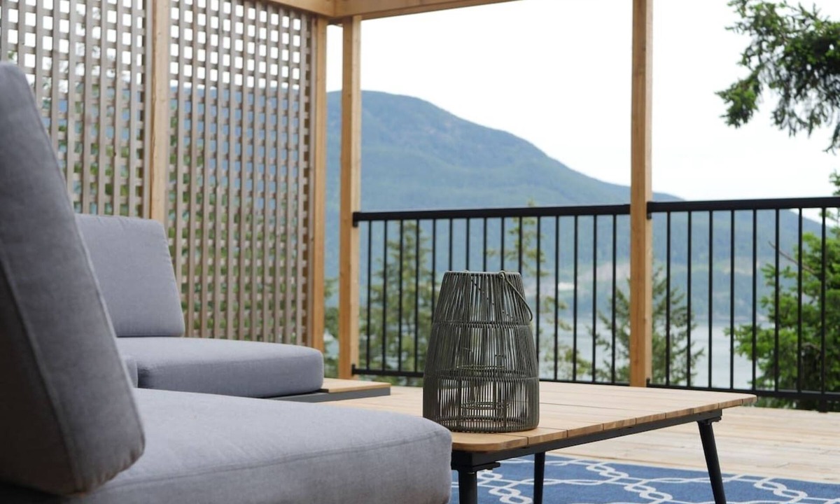 Bowen Island Condo | Exclusive 2-bdrm ocean & mountain view suite