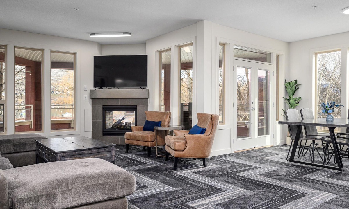 Vernon Condo | Executive Lakefront Townhouse, 4 bed, 4 bath, pool, hot tub, 2 boat slips