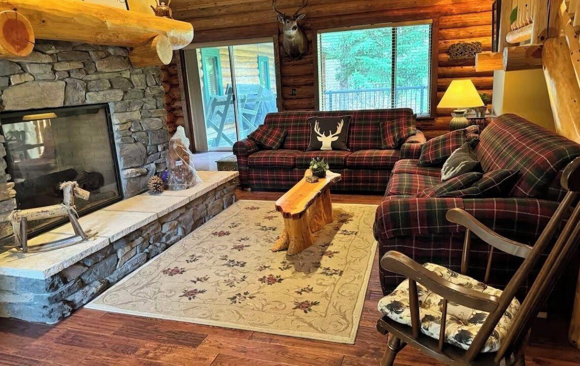 Anglemont House | Experience the warmth of our gorgeous log home backing onto the first fairway.