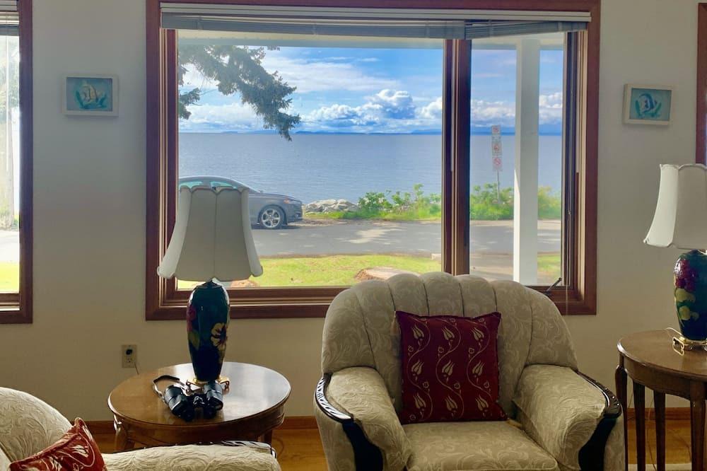 Downtown House | Extraordinary Downtown Sechelt Waterfront Esplanade Home