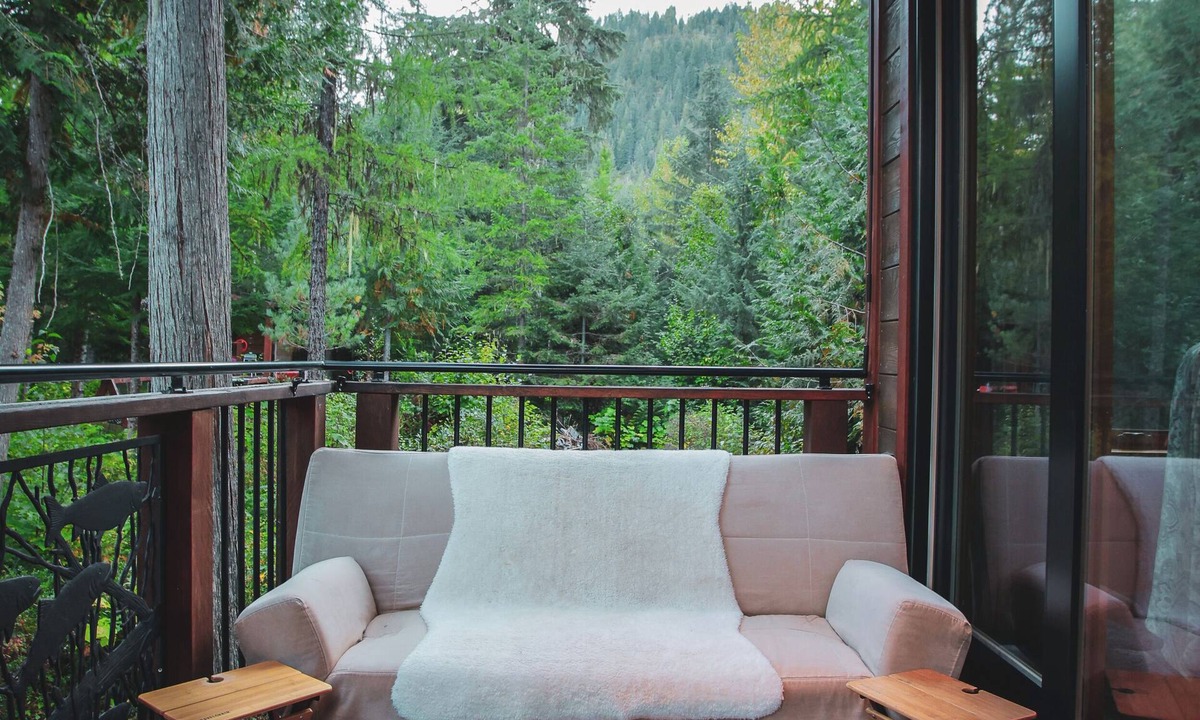 Ymir Ski Chalet | Family and pet friendly Ski and bike retreat