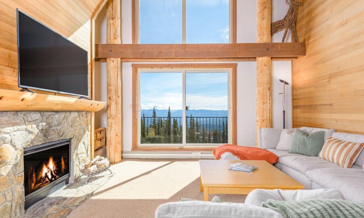 Big White Ski Resort Condo | Family-Friendly Ski-in/Ski-out Condo