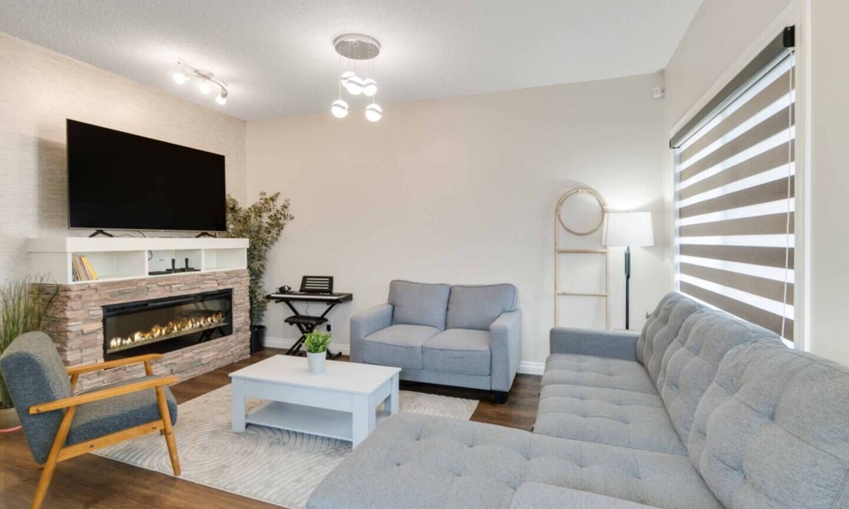 Southeast Edmonton House | Family/Pet Friendly, Garage, Foosball. Pets