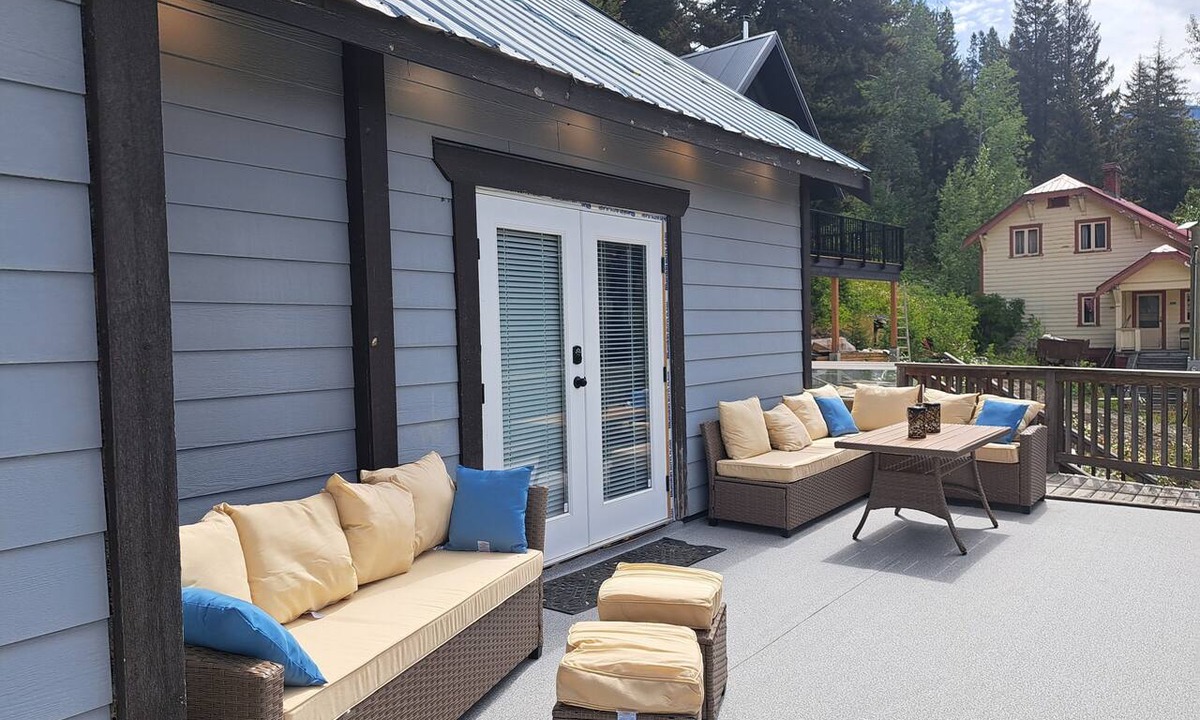 Squamish-Lillooet Regional District House | Fantastic 5-bedroom house in lovely Bralorne BC.