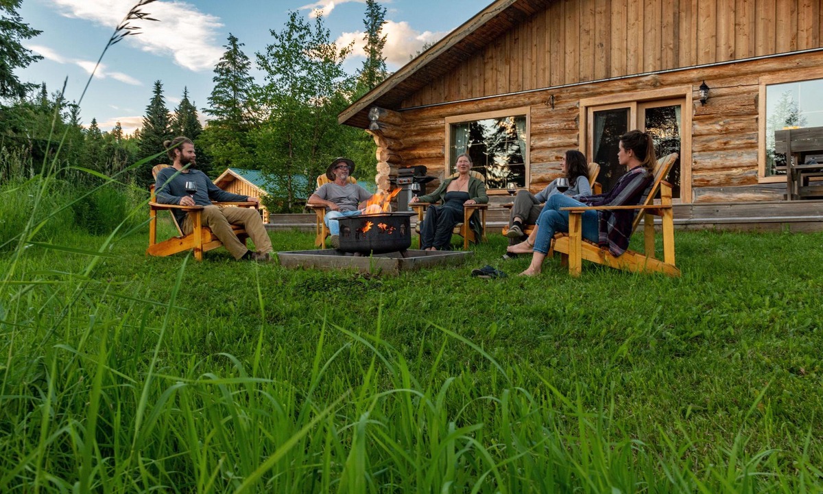 Eagle Creek Cabin | Farm Stay in Bear Cabin at beautiful Kayanara - NEW