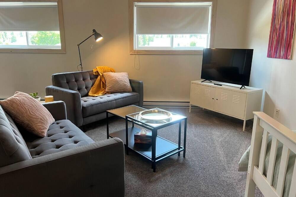 Clearwater Apartment | Fieldstone Loft Guesthouse for 4 at the gateway to Wells Gray Park & Waterfalls
