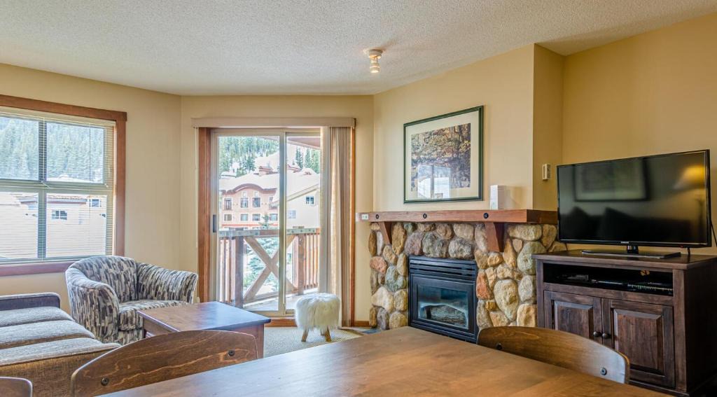 Sun Peaks Cabin | Fireside Lodge #413 By Bear Country