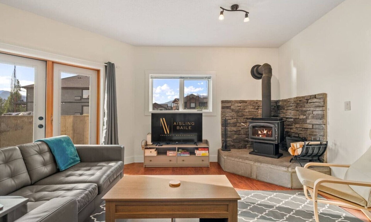 Radium Hot Springs Apartment | Fireside Retreat | Hot Springs | Fireplace | Pets