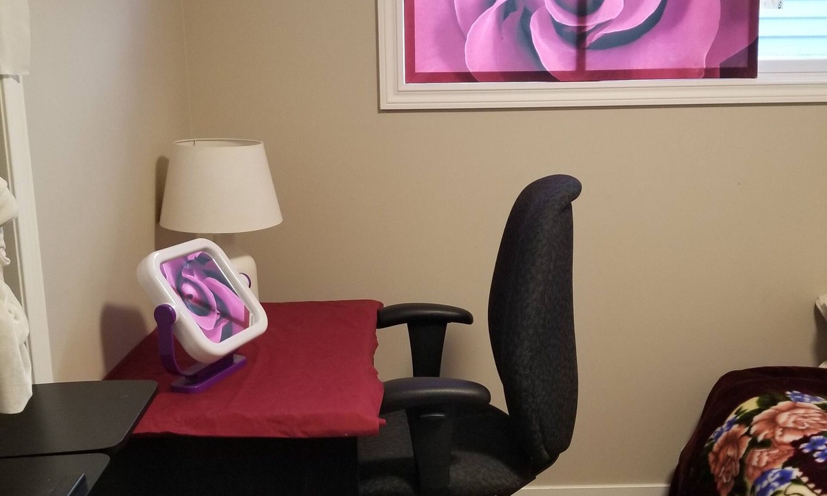 Northwest Calgary House | For a professional Room in NW Calgary