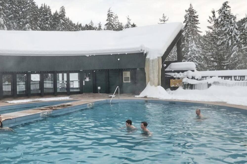 New Denver Cabin | Freya's Cabin at Big Bay Stays: Your Lakeside Haven for Rejuvenation & Adventure