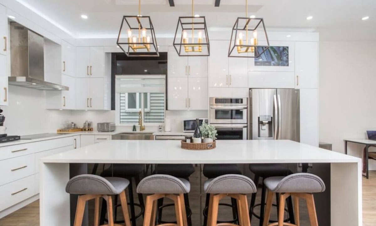 Newton House | Gatsby`s Corner | King Bed | Near Parks & Golf