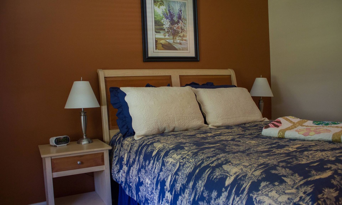 Genelle Bed & Breakfast | Genelle House B&B Guest House