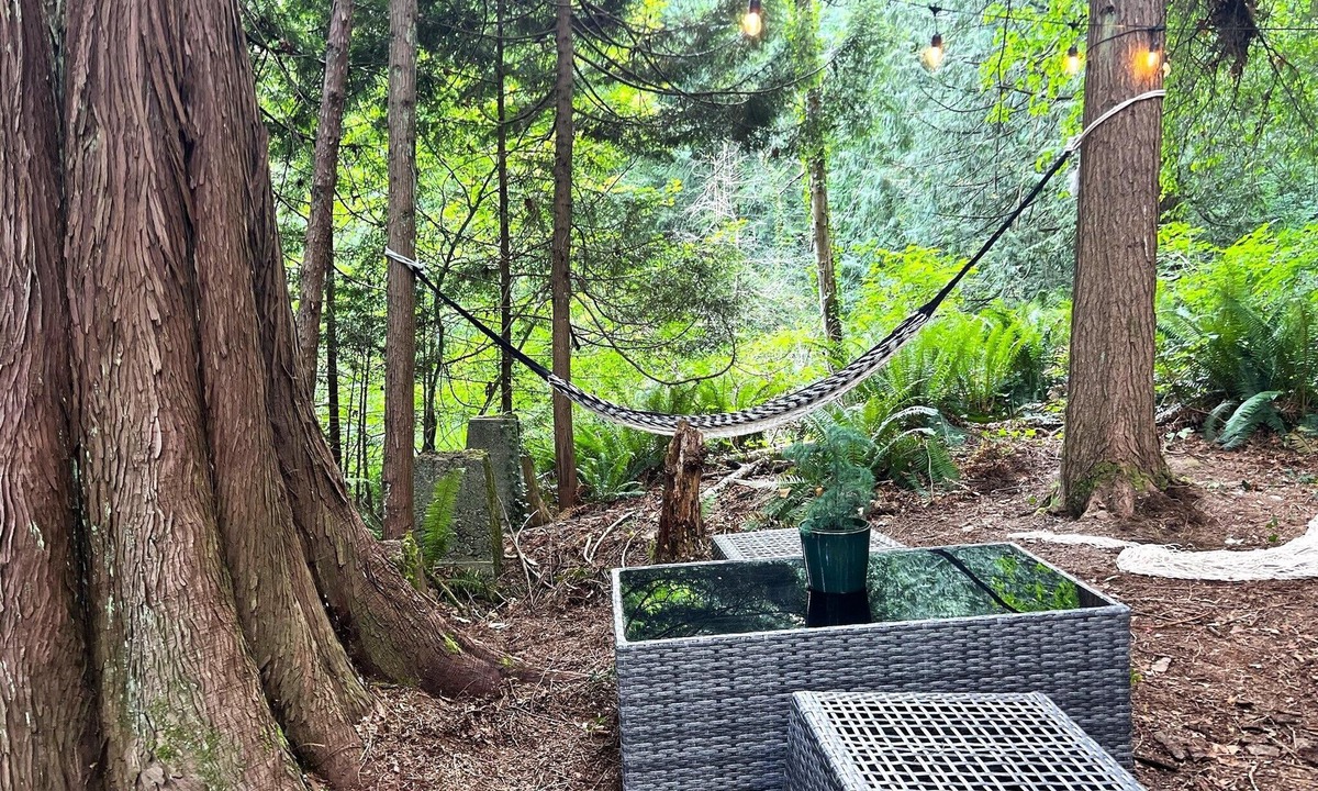 Port Moody Cottage | Glamping Tent 1 |Cape Carraholly Retreat