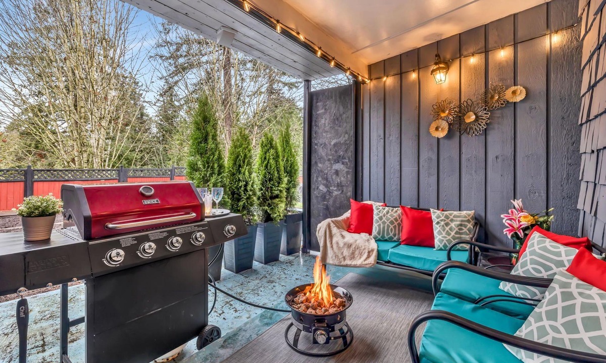 Abbotsford House | Gorgeous 2 Bedroom Boutique Garden Suite. Nature Lovers Retreat. Pets Considered