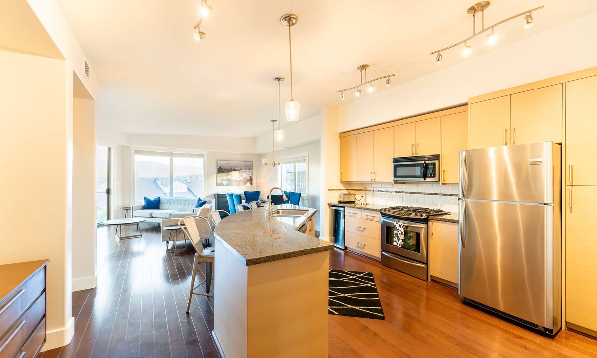 Osoyoos Condo | Gorgeous Lakefront!