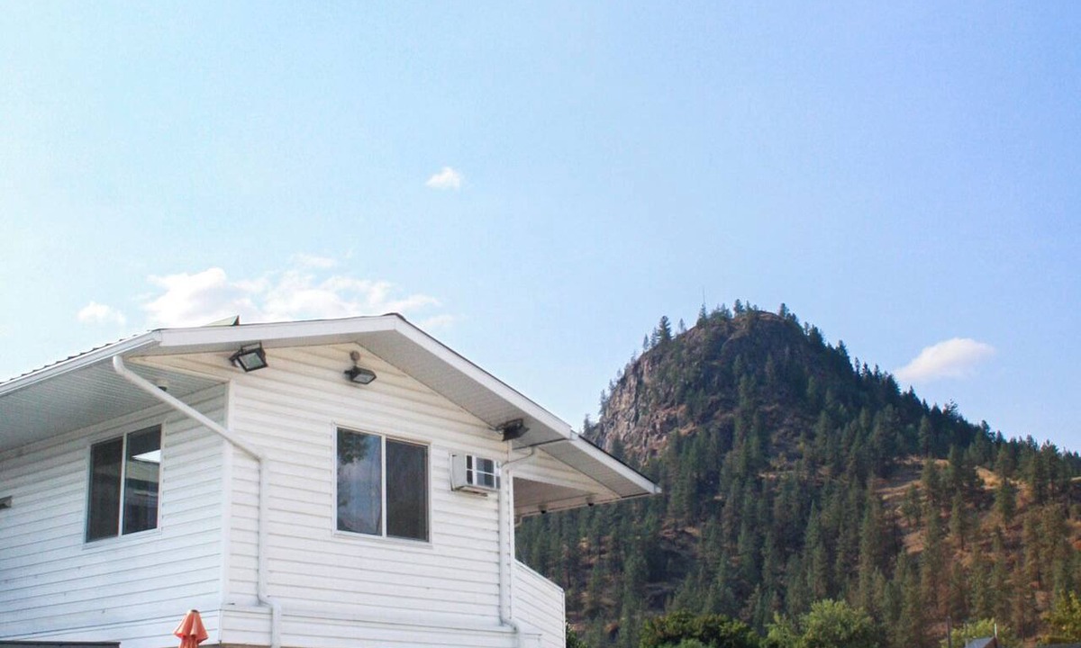 Grand Forks Hotel | Granby River Inn Suites