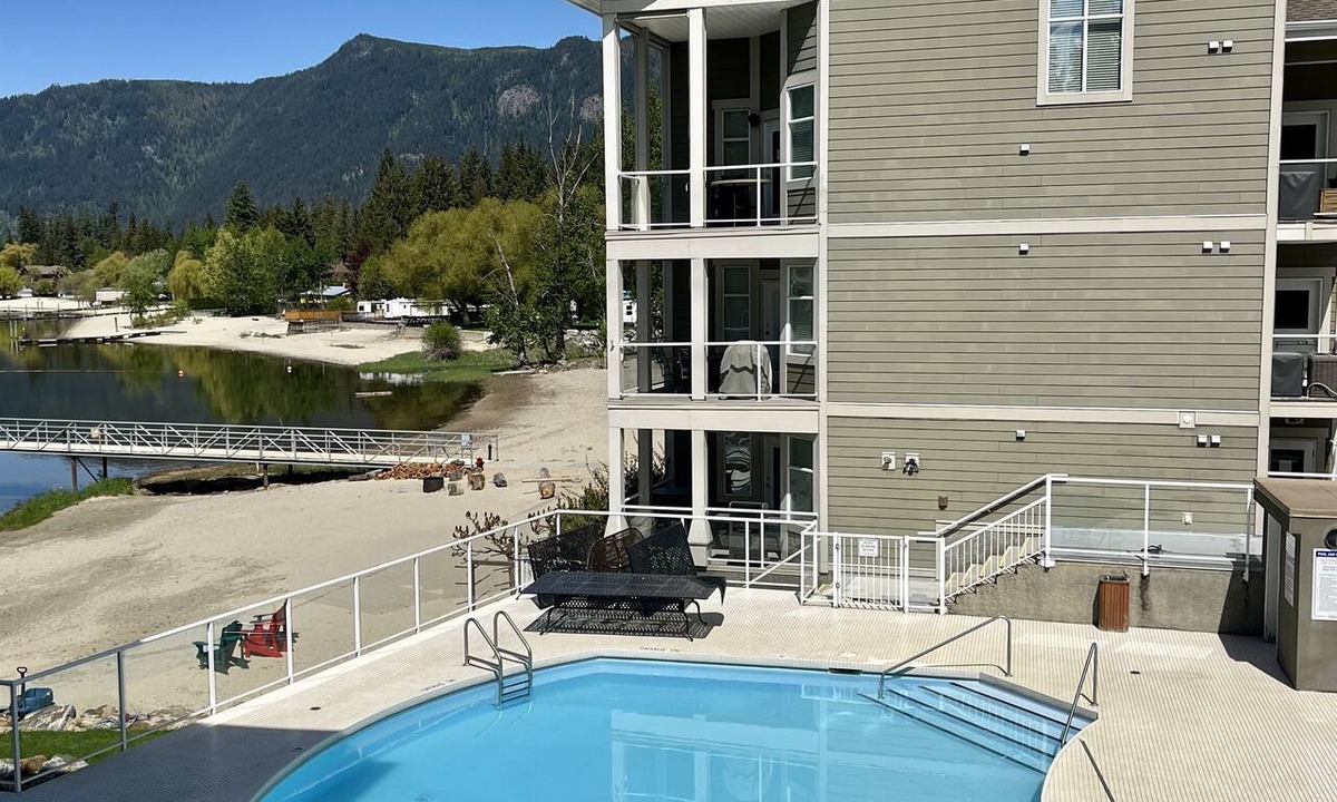 Sicamous Condo | Grandview Shores - Unit 203