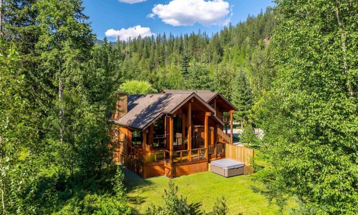 Revelstoke House | Great Escape Chalet - Luxury Mountain Retreat