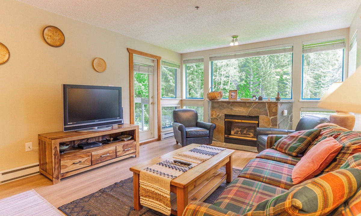 Upper Village Condo | Greystone #305 Tastefully Decorated, Ski in Ski out, sleeps 4, Free Wifi
