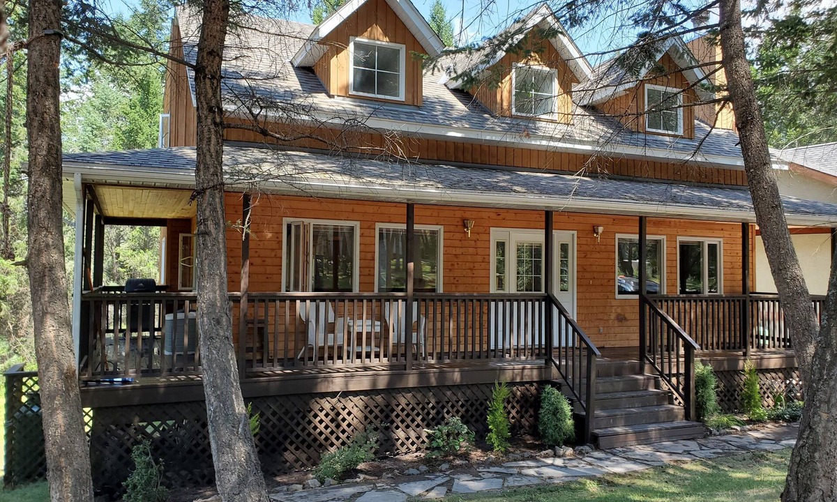 Windermere House | GRIZZLY HIDEAWAY - A beautiful and cozy lake community home!