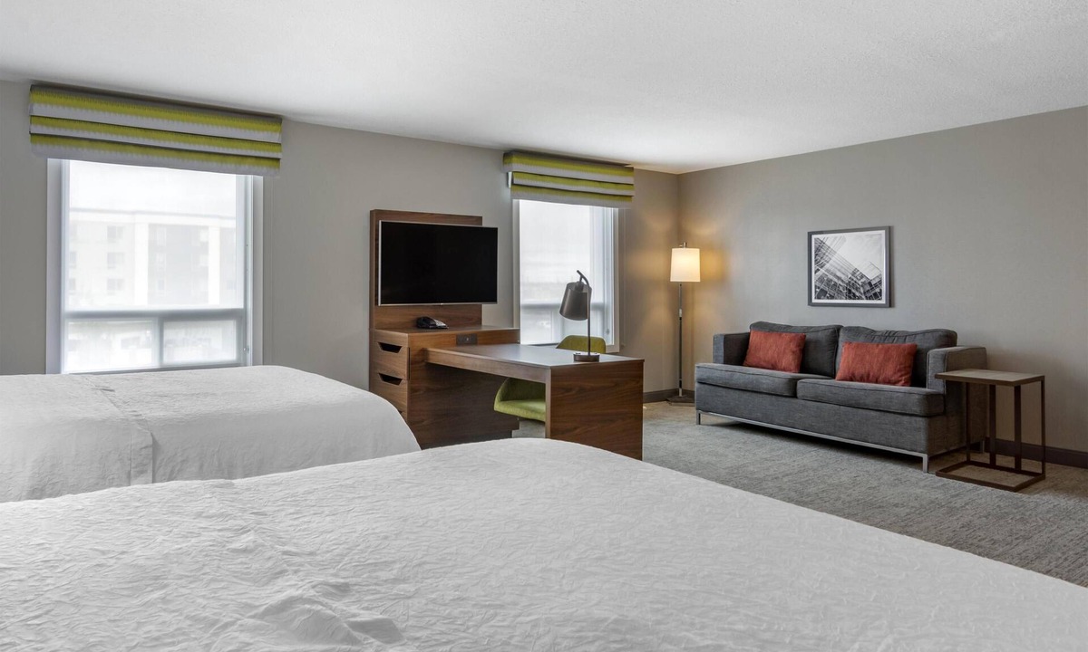 West Edmonton Hotel | Hampton Inn & Suites by Hilton Edmonton/West