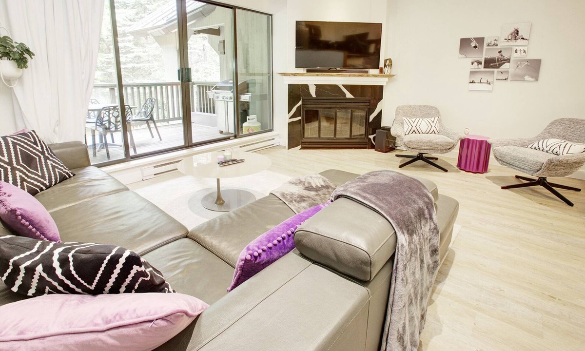 Upper Village Condo | HEART OF THE VILLAGE - Renovated Condo, sleeps 12