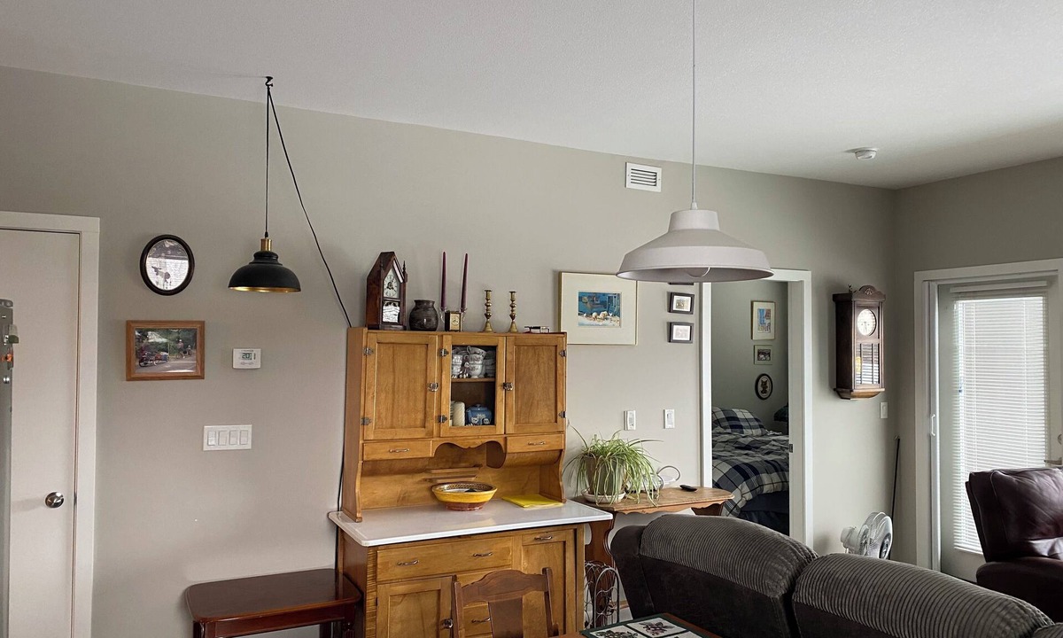 Vernon Apartment | Heart of Vernon. One Bedroom Apartment, double bed. Pet Friendly