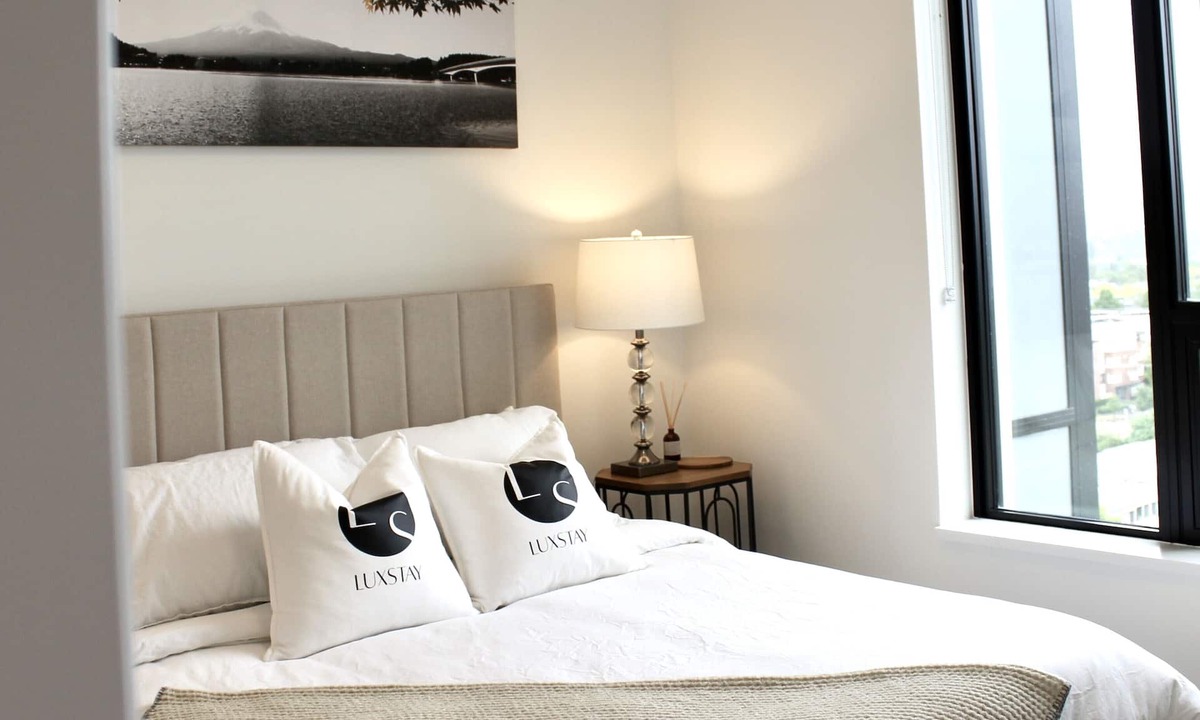 Downtown Kelowna Apartment | High Rise: One-Bedroom Downtown Condo