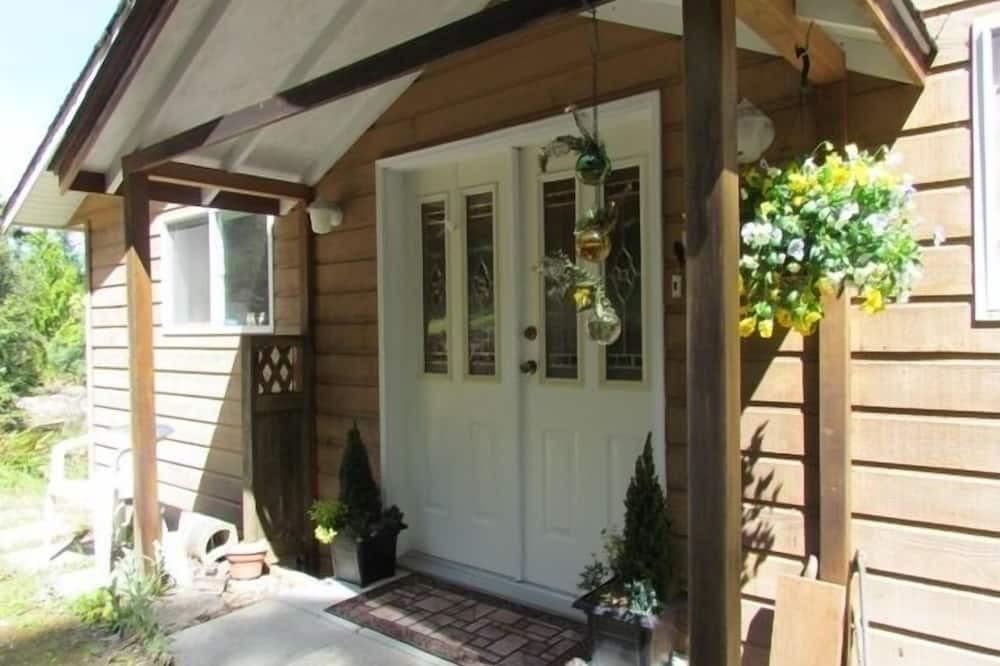 Maple Bay House | HIGHVIEW Home overlooking Maple Bay and Saltspring Island