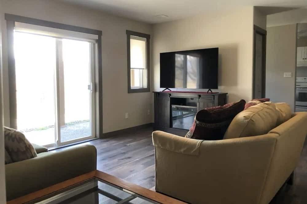 Oliver House | Hillside Haven - Wine Country - Hot tub