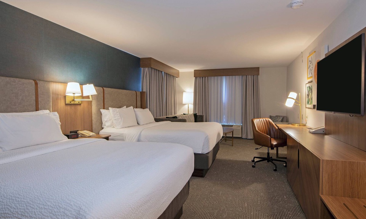 Kamloops Hotel | Holiday Inn Hotel & Suites Kamloops by IHG