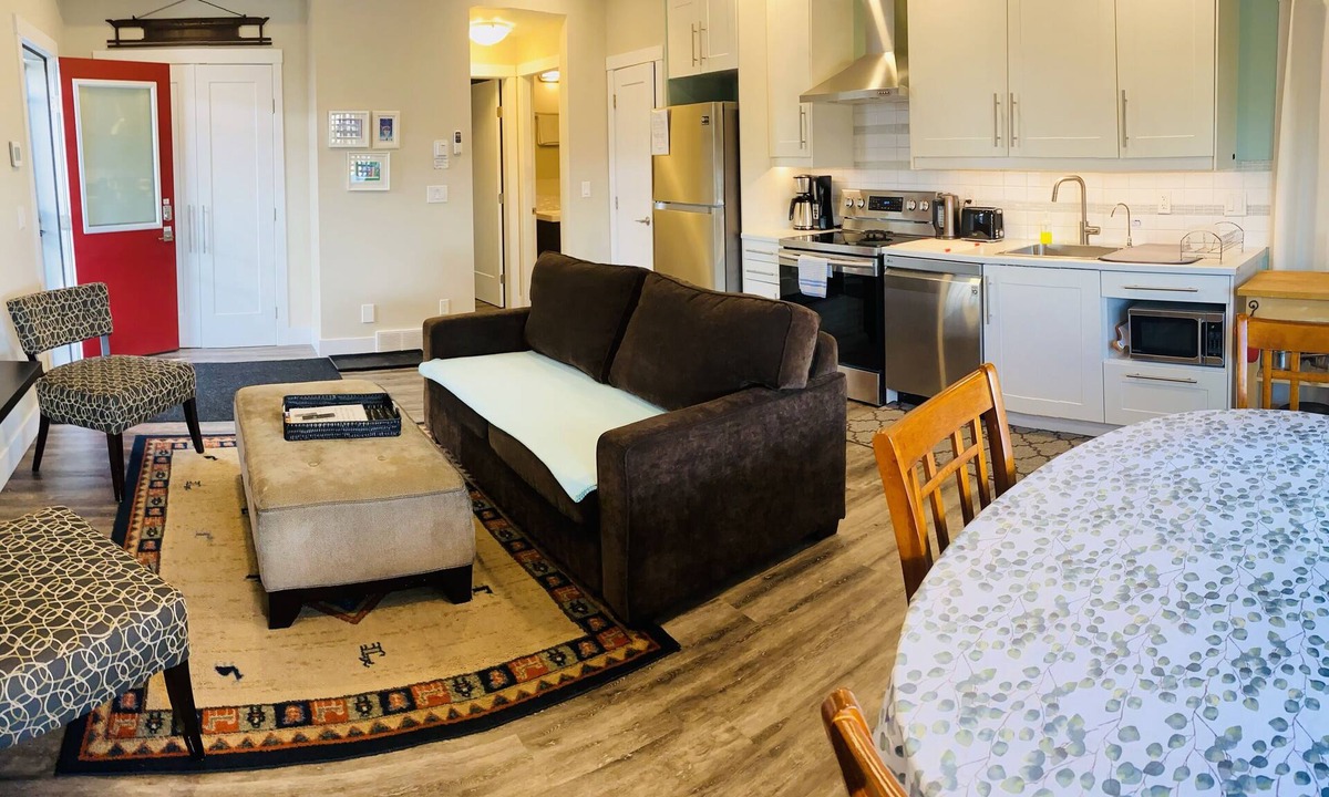 Foothills House | Hot Tub (Sept-June), King size bed, AC & Fireplace.