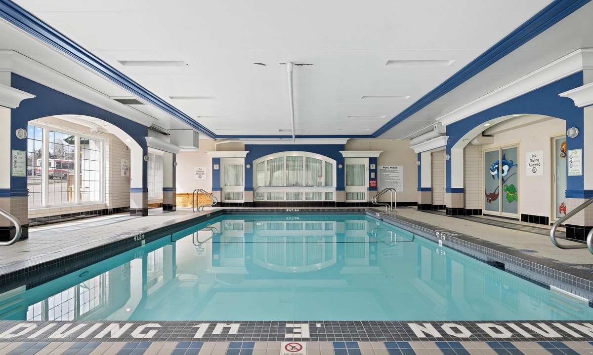 Southwest Calgary Hotel | Hotel Queen Suite near Parking, AC, Gym, Pool