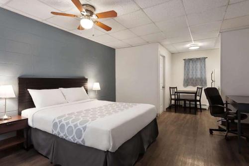 Grande Prairie Hotel | Howard Johnson by Wyndham Grande Prairie