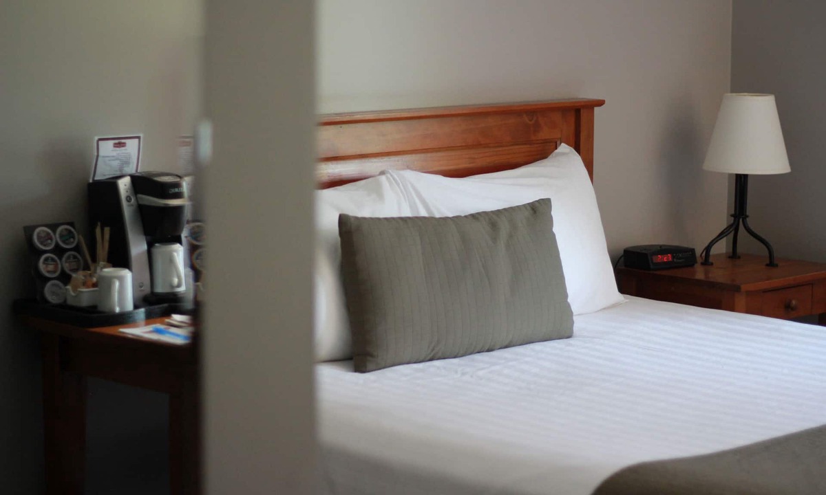 Downtown Squamish Hotel | Howe Sound Inn & Brewing Company