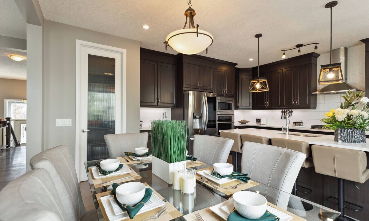 Chestermere House | Huge Luxe 3 Kings beds+Chestermere Lakeview + Hammock +Firepit