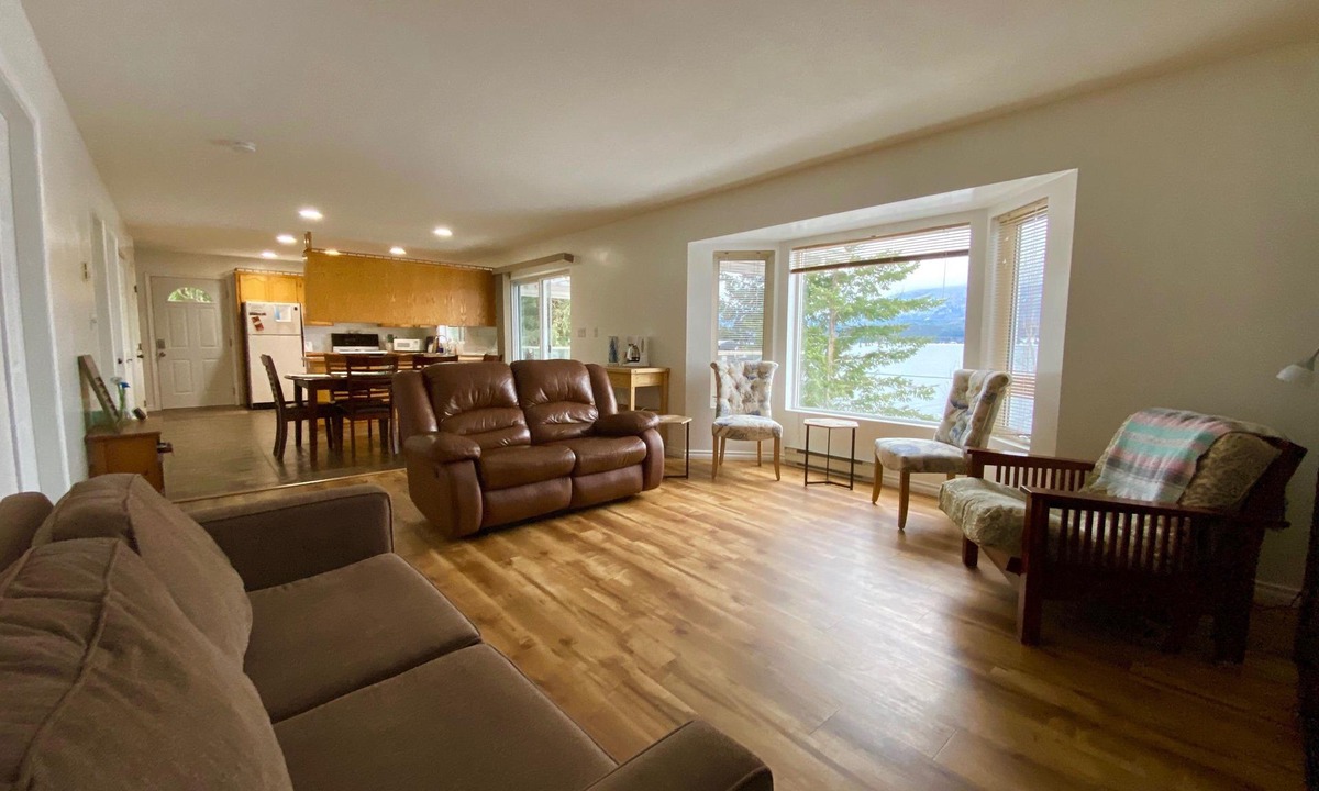 Blind Bay Condo | Hummingbird Bay Lake Shore Getaway