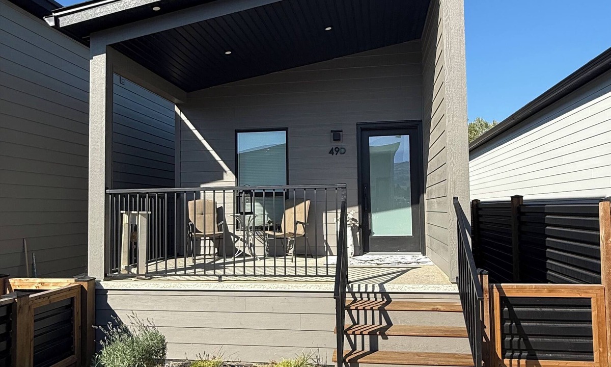 Central Okanagan House | Hummingbird Tiny Home Kelowna