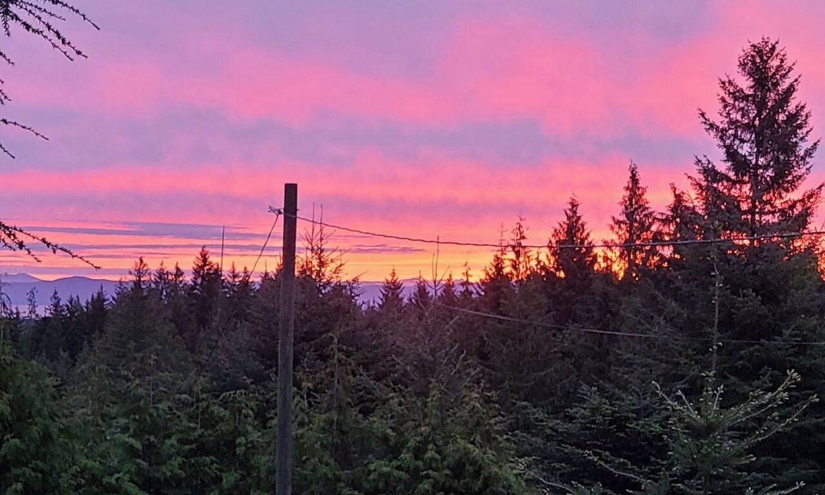 Regional District of Nanaimo House | In law suite, perfect for single or couple on the outskirts of Qualicum Beach
